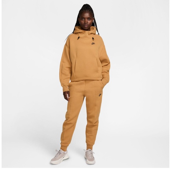 Nike Women’s Tech Fleece Oversized Hoodie in Flax Sz XL NWT - Picture 3 of 12